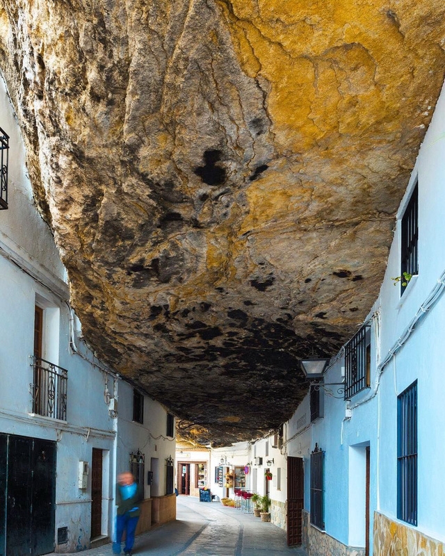 Thăm ngôi làng đá đè ở Tây Ban Nha - Ảnh 5.