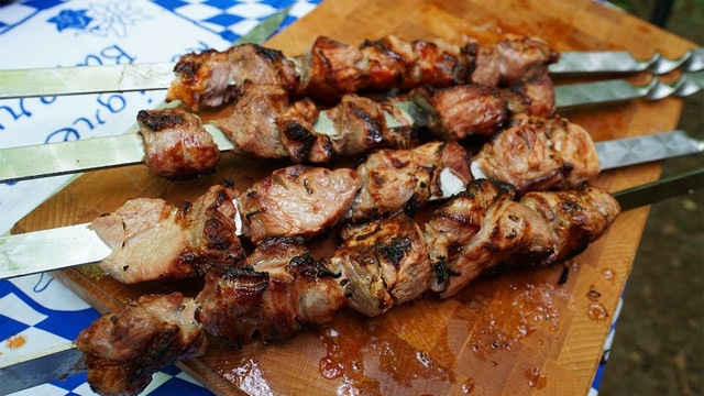 Từ Caviar đến Pelmeni, fan bóng đá nói gì về ẩm thực Nga? - Ảnh 4.