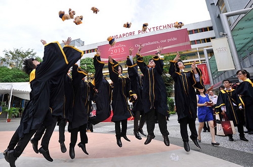 Theo hệ thống mới của Singapore, những sinh viên tốt nghiệp trường nghề sẽ tiếp tục được đào tạo trong các công việc phù hợp, cùng lúc họ vẫn có thể tiếp tục học cao hơn - Ảnh: SP.<br>