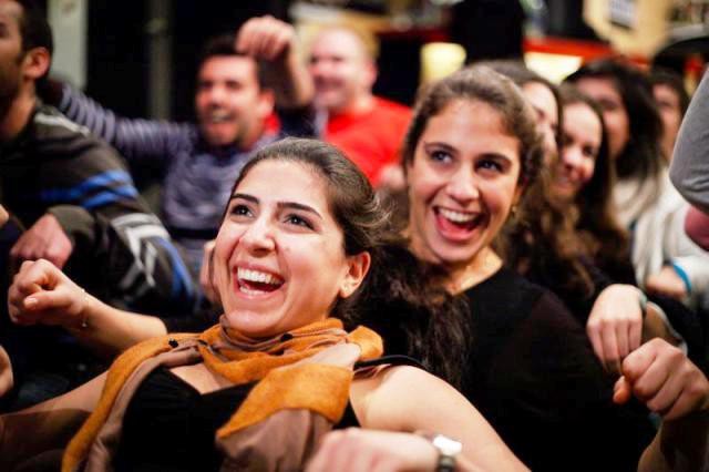 Tập yoga cười như thế nào? - Ảnh 1.