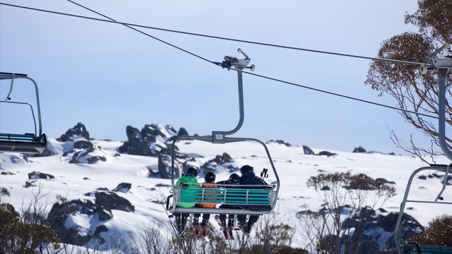 Đến Snowy Mountains để ngắm tuyết giữa mùa hè - Ảnh 1.