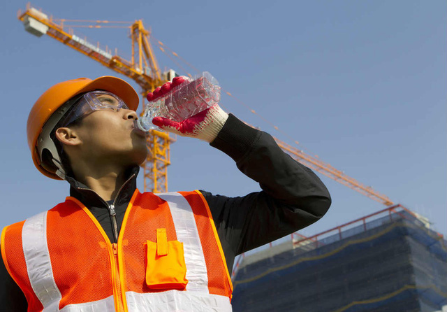 6 lưu ý đề phòng sốc nhiệt - Ảnh 2.