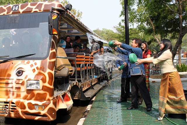 Lễ hội nước Thái Lan sắp bắt đầu - Ảnh 14.