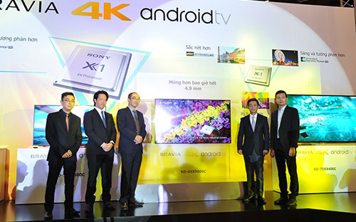 Lãnh đạo Sony Electronics Việt Nam giới thiệu dòng X9000C siêu mỏng, với vị trí mỏng nhất chỉ 4,9 mm.<br>