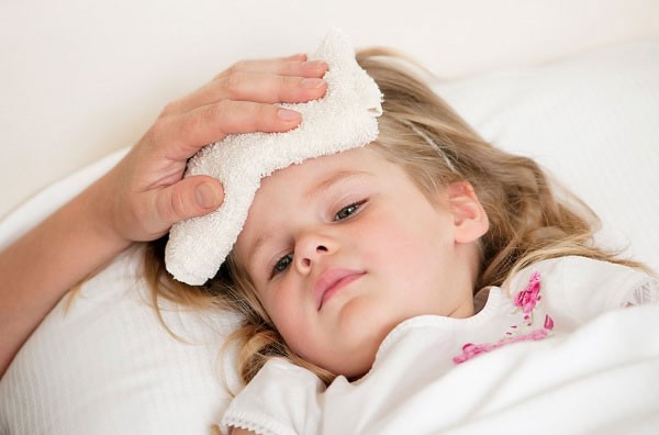 Sốt virus ở trẻ: Cách chăm sóc để nhanh phục hồi? - Ảnh 1.