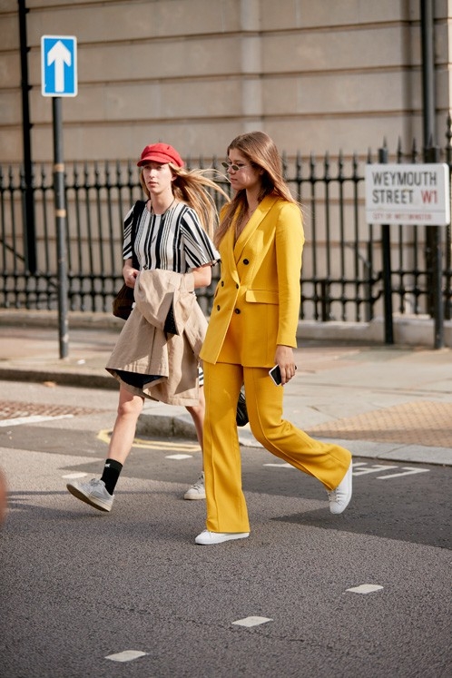 Mùa Xuân - Hè 2020: bộ suits nữ sẽ phủ sóng? - Ảnh 4.