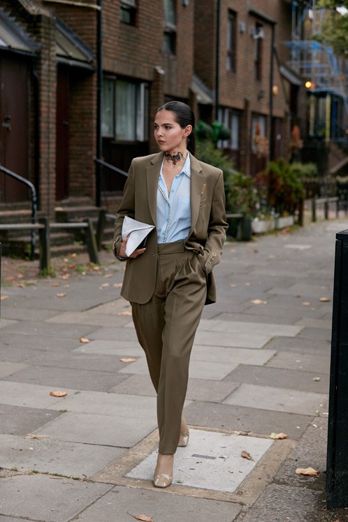 Mùa Xuân - Hè 2020: bộ suits nữ sẽ phủ sóng? - Ảnh 6.