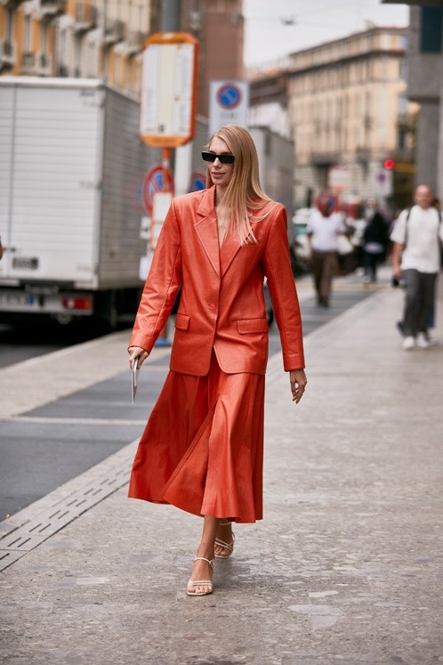 Mùa Xuân - Hè 2020: bộ suits nữ sẽ phủ sóng? - Ảnh 9.