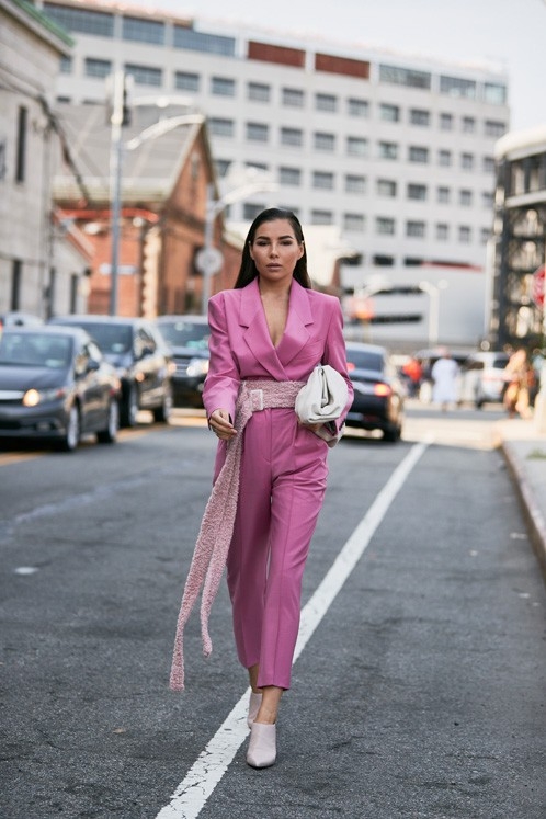 Mùa Xuân - Hè 2020: bộ suits nữ sẽ phủ sóng? - Ảnh 17.