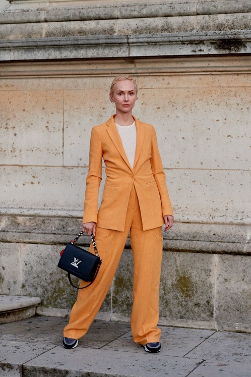 Mùa Xuân - Hè 2020: bộ suits nữ sẽ phủ sóng? - Ảnh 20.