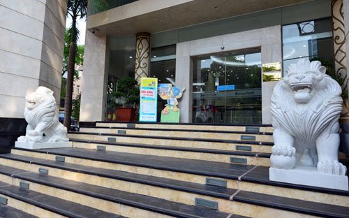 Trào lưu mua sử tử đá về đặt trước đang được nhiều cơ quan, đơn vị "hưởng ứng" đã gây phản cảm với người dân, dư luận.<br>