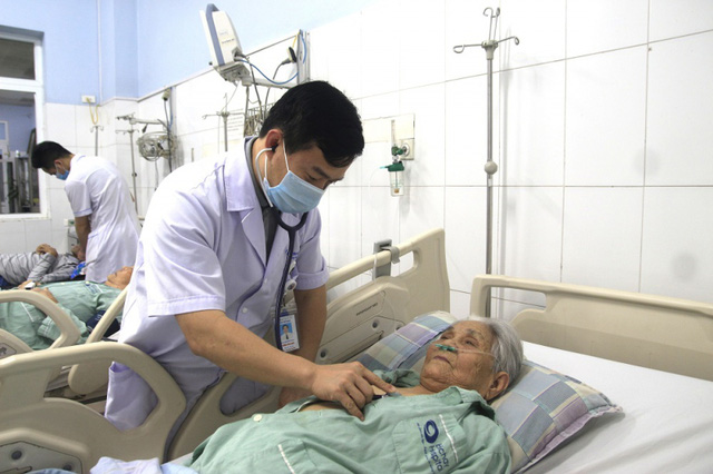 Theo dõi sát sao và phản ứng nhanh giúp cứu sống người nhồi máu cơ tim cấp - Ảnh 2.
