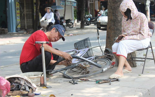 Bộ Tư pháp cho rằng, một số bộ và UBND cấp tỉnh ban hành văn bản quy định về ngành, nghề kinh doanh có điều kiện và điều kiện kinh doanh là trái thẩm quyền, vi phạm quy định pháp luật của Quốc hội, Chính phủ.<br>