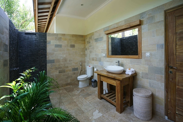 Nước mát và cây xanh trong phòng tắm - Ảnh 1.