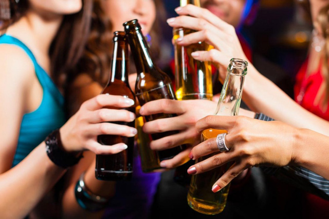 Rượu gây hại cho cơ thể nhiều hơn bạn nghĩ! - Ảnh 2.