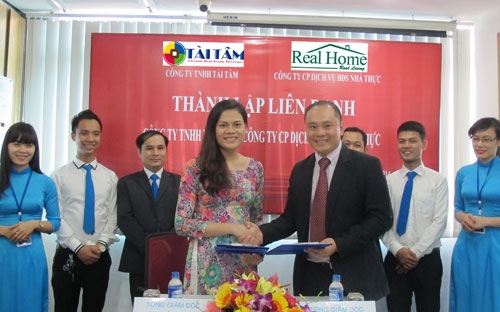 Lễ ký thoả thuận hợp tác liên danh giữa Tài Tâm và Real Home ngày 21/4.<br>