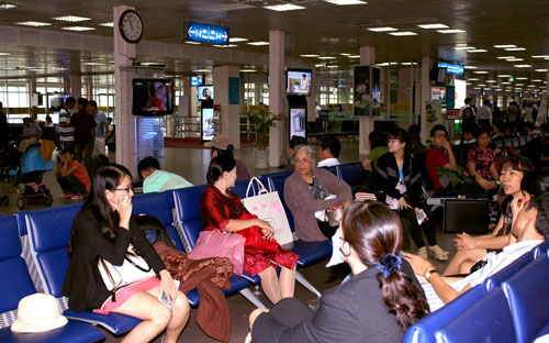 Sân bay Tân Sơn Nhất và Nội Bài liên tục được ngành hàng không đầu tư, cải tạo.<br>