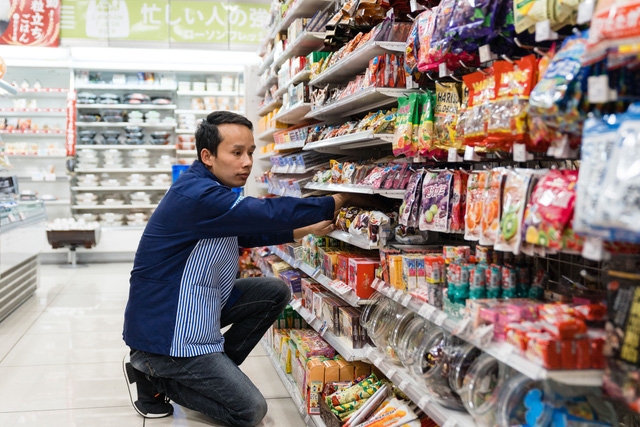 Tăng giá xăng và điện, nhiều mặt hàng tăng giá theo - Ảnh 3.