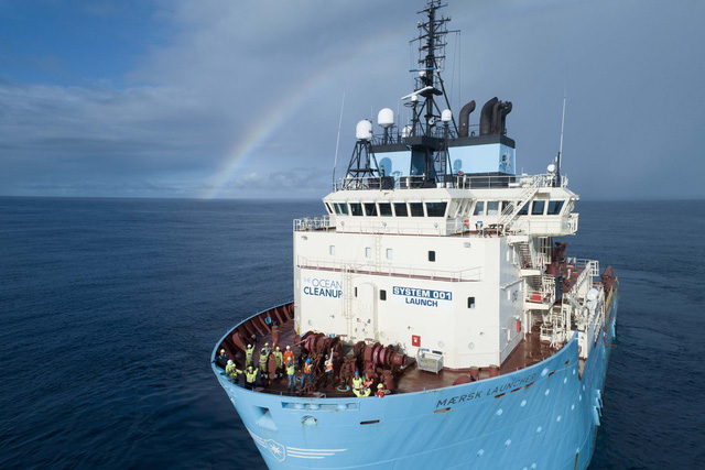 Con tàu với sứ mệnh thu dọn rác thải nhựa đã ra khơi - Ảnh 2.