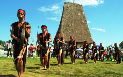 Phó thủ tướng yêu cầu hạn chế quy hoạch, xây dựng các dự án thủy 
điện nhỏ, công trình hạ tầng ảnh hưởng lớn đến quỹ đất sản xuất của đồng
 bào Tây Nguyên.<br>