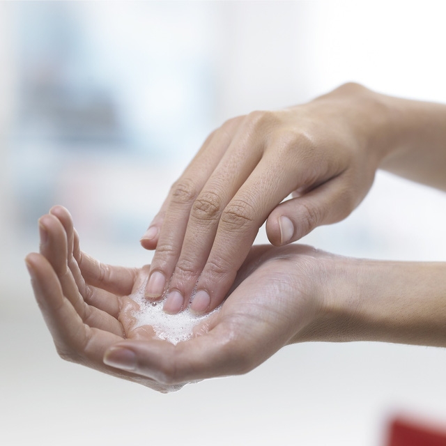 Bí quyết để có một đôi tay mềm mại - Ảnh 2.