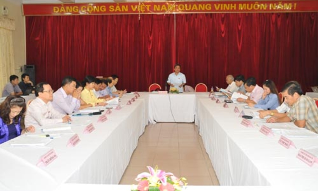 Quốc hội bắt đầu thảo luận về việc lấy phiếu và bỏ phiếu tín nhiệm với các chức danh do Quốc hội bầu và phê chuẩn tại tổ.<br>