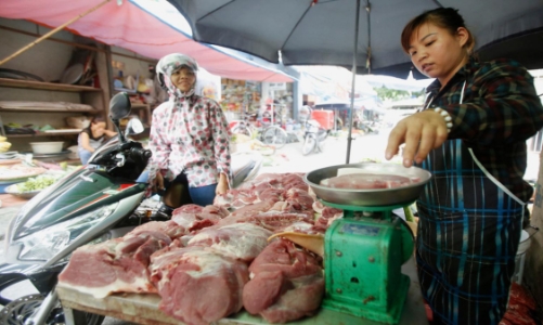 Giá thịt heo tăng cao kỷ lục trên cả nước
