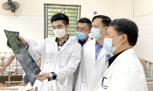 Bị áp xe cổ do đi châm cứu chữa thoát vị đĩa đệm