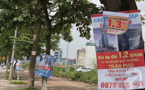 Đây là lần thứ 43 Sở Thông tin và Truyền thông Hà Nội có văn bản yêu cầu các nhà mạng trên địa bàn cắt dịch vụ đối với các thuê bao điện thoại vi phạm quy định về quảng cáo rao vặt, gây mất mỹ quan đô thị.<br>