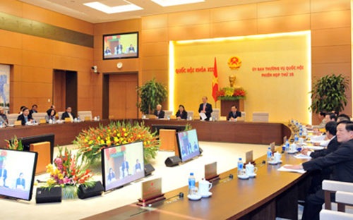 Ủy ban Pháp luật của Quốc hội đề nghị chỉ cho lùi thời gian trình dự án Luật Biểu tình từ kỳ họp thứ 9 sang kỳ họp thứ 11 (đầu năm 2016).<br>