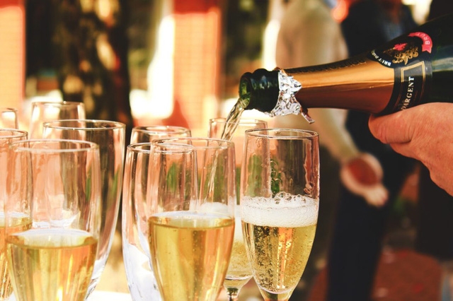 Chọn đồ uống đúng chuẩn cho bữa tiệc tại nhà - Ảnh 2.