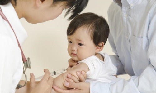 Vì sao phải tiêm vắc-xin cúm cho trẻ hằng năm?