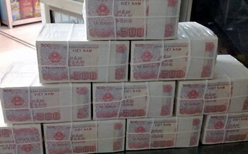 Theo tính toán, nếu tiếp tục không đưa tiền mới từ 5.000 đồng trở xuống 
trong dịp Tết Nguyên đán 2015 sẽ giúp Ngân hàng Nhà nước tiết kiệm được 
hàng trăm tỷ đồng.