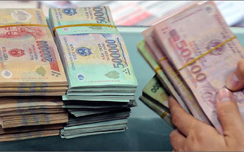 Từ năm 2003-2006, Ngân hàng Nhà nước thay đổi cơ cấu và loại tiền 
trong lưu thông, bộ tiền polymer được phát hành và được đánh 
giá có khả năng chống giả cao.