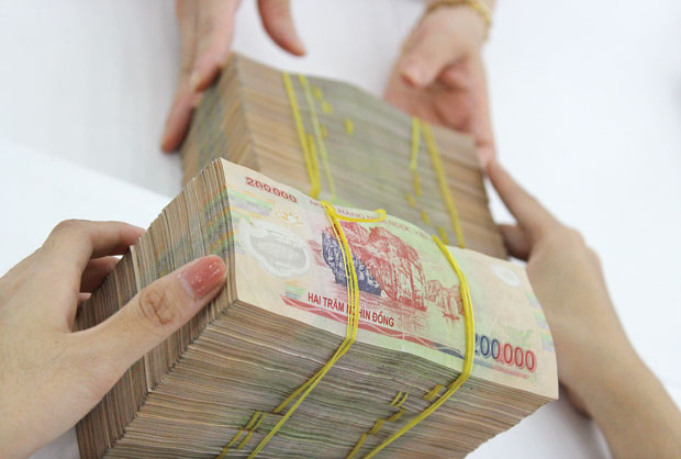 Sự thiếu tin tưởng đã làm cho các giao dịch kinh tế (mua bán vật liệu 
xây dựng, thi công công trình dở dang; nộp tiền mua nhà theo tiến độ, 
thanh toán tiền xây dựng và vật liệu xây dựng…) của thị trường bất động 
sản gặp khó khăn.