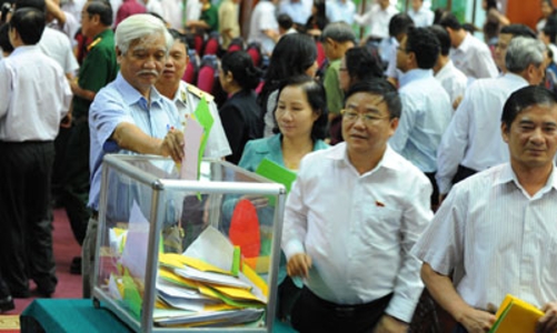 Báo cáo phục vụ lấy phiếu tín nhiệm vẫn “nặng” thành tích