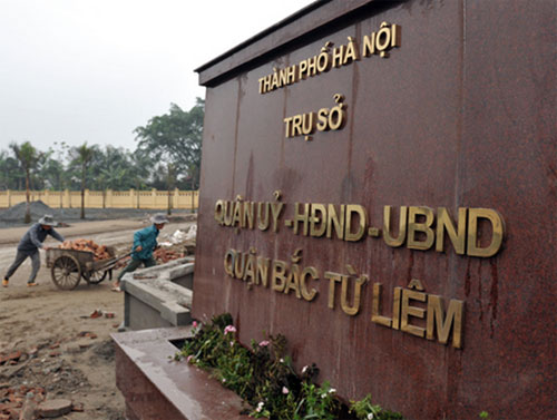 Công tác đầu tư xây dựng, chỉnh trang trụ sở mới của hai quận đang được gấp rút hoàn tất.<br>