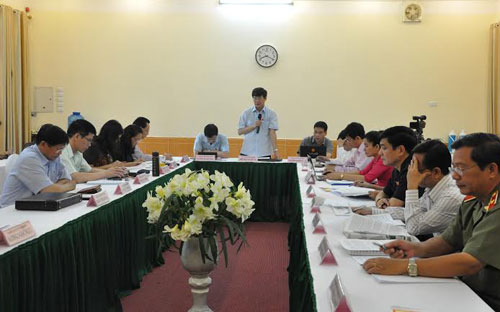 Các đại biểu thảo luận tại tổ dự thảo Luật Nhà ở sửa đổi ngày 27/5 - Ảnh: CTV.<br>