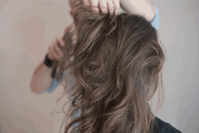 7 bước cho một búi tóc cổ điển đi dự tiệc - Ảnh 1.