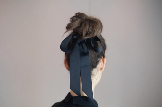 7 bước cho một búi tóc cổ điển đi dự tiệc - Ảnh 9.