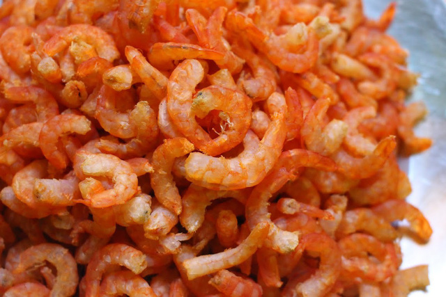 Về Cà Mau, bỏ miệng tôm khô… - Ảnh 1.