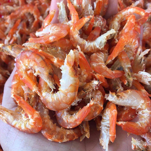 Về Cà Mau, bỏ miệng tôm khô… - Ảnh 2.
