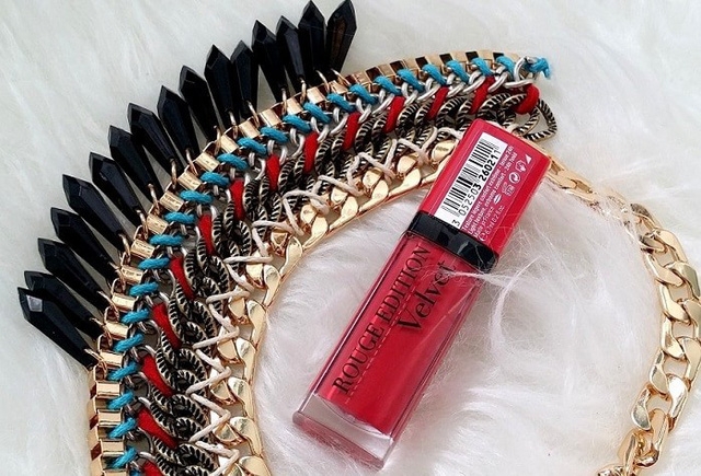 top-10-kiss-proof-lipsticks-brands-shades-price-in-india-3