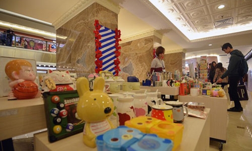 Tràng Tiền Plaza mở cửa trở lại với nhiều mặt hàng bình dân