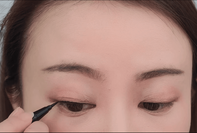 Một vài mẹo trang điểm tuyệt vời cho bạn - Ảnh 2.