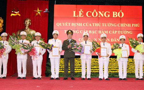 Hàm đại tướng hiện nay chỉ phong cho hai bộ trưởng Công an và Quốc phòng.<br>