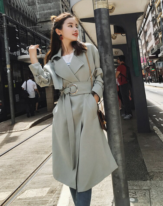 Chọn trench coat hợp dáng cho phụ nữ thấp nhỏ - Ảnh 9.