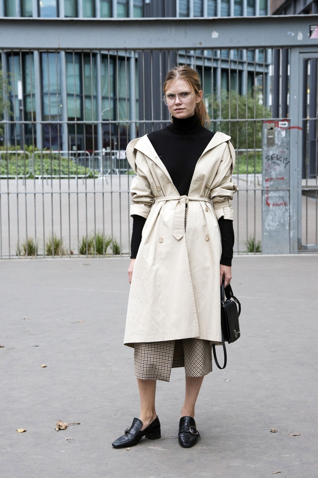 Chọn trench coat hợp dáng cho phụ nữ thấp nhỏ - Ảnh 10.