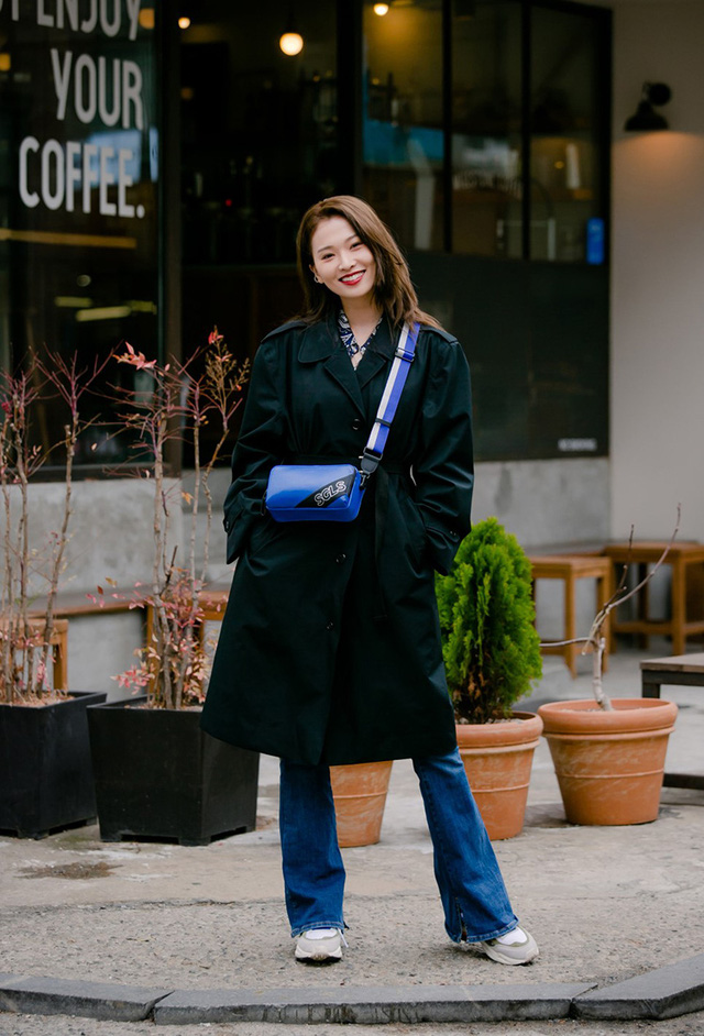 Chọn trench coat hợp dáng cho phụ nữ thấp nhỏ - Ảnh 2.