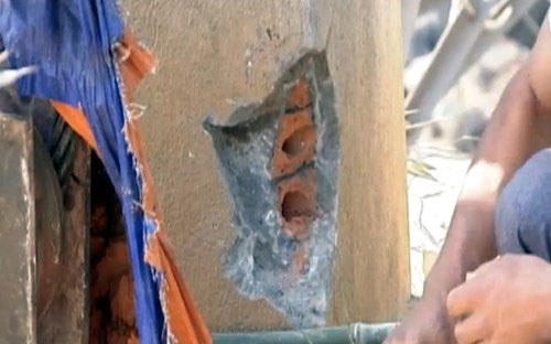 Một góc trụ cầu Chu Va 6 được xây bằng gạch ống đỏ được người dân phát hiện.<br>